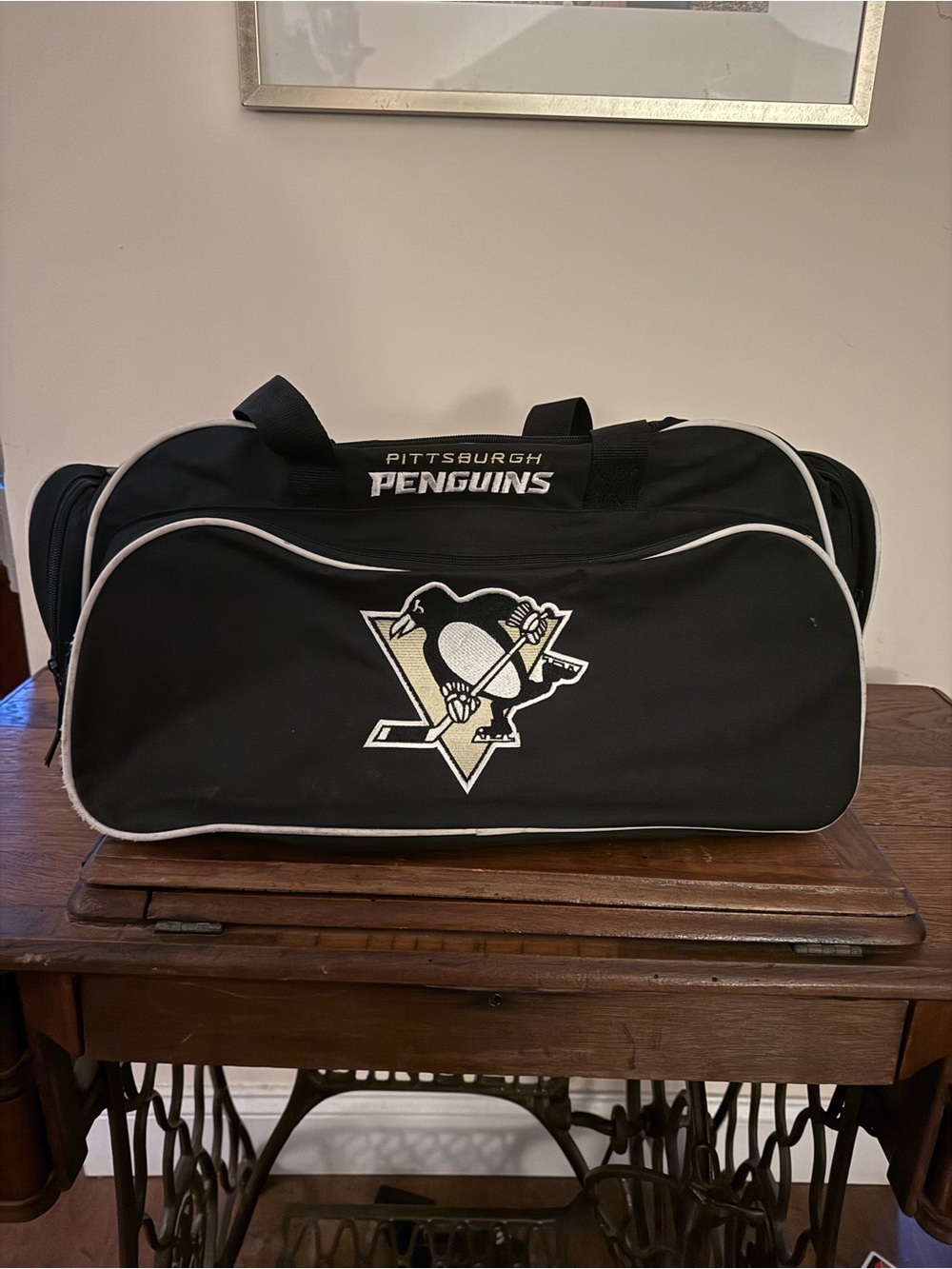NHL Pittsburgh Penguins - Black Logo Duffle Bag